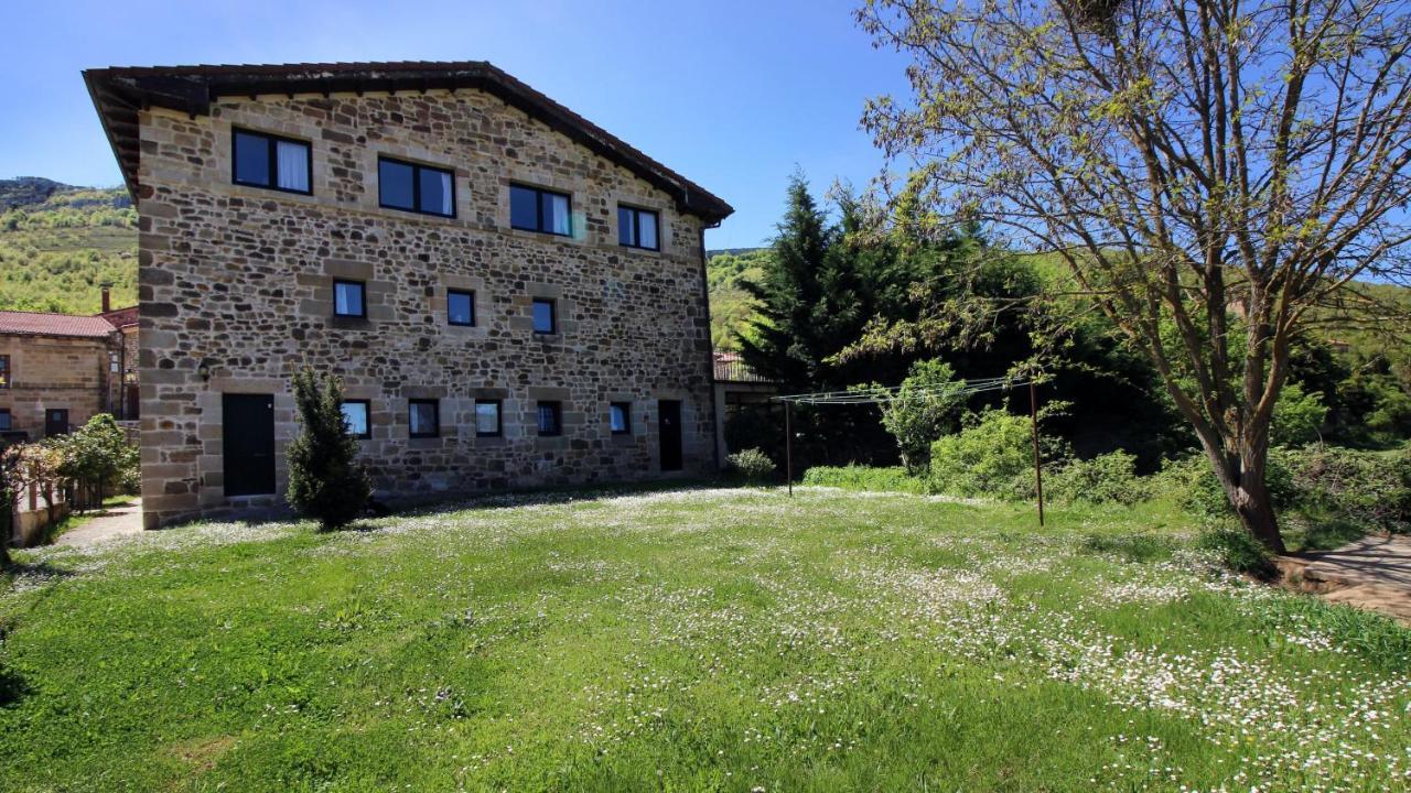 La Romanika De Fellini San Martin de Elines ภายนอก รูปภาพ