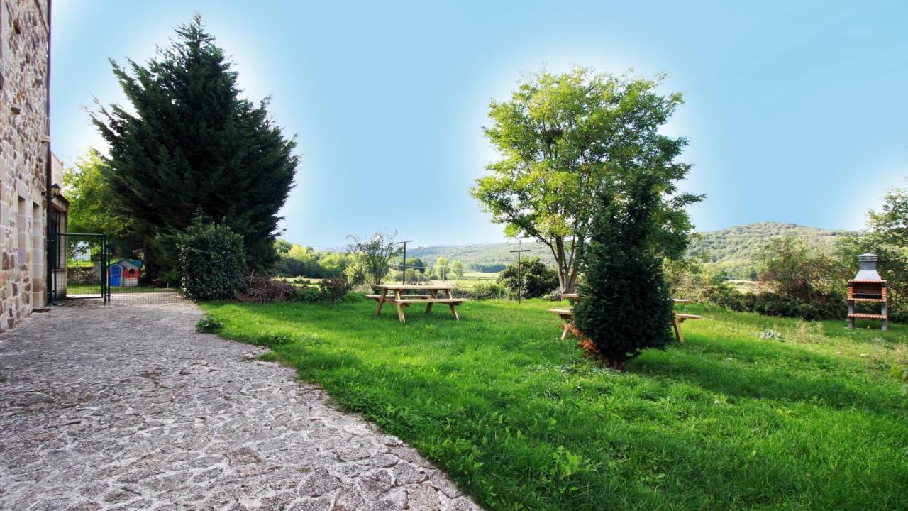 La Romanika De Fellini San Martin de Elines ภายนอก รูปภาพ